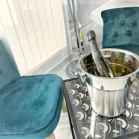 ☆ Ours & ☆ Cosy ☆ Magic ☆ Locbnb ☆ Apartment Barr